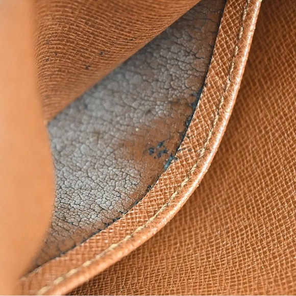 Louis Vuitton Danube Crossbody - Picture 10 of 10